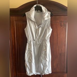 Athleta sleeveless trench windbreaker/rain jacket